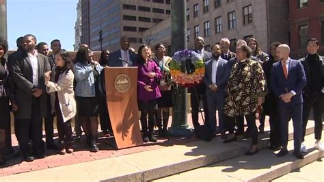 Boston honors Mel King at wreath-laying